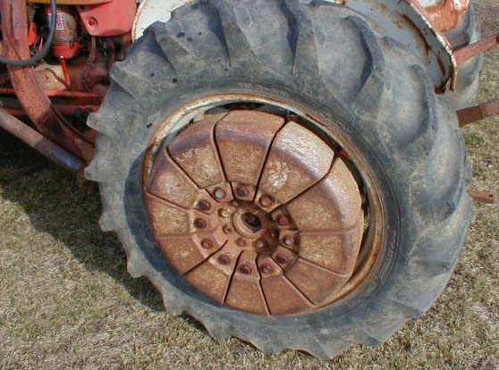 Rear wheel weights for 800 or 900 series Ford Tractors.