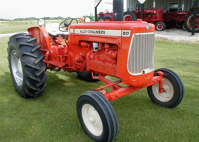 1966 Allis Chalmers D17 Series 4 tractor in Tonganoxie, KS